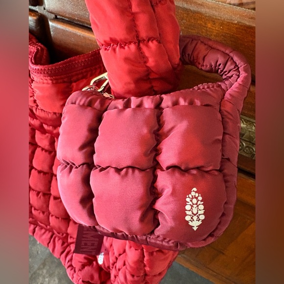 ♥️💖 SOUR CHERRY FP Movement Quilted Carryall NO LONGER AVAILABLE Dark Red NWT - Picture 10 of 14